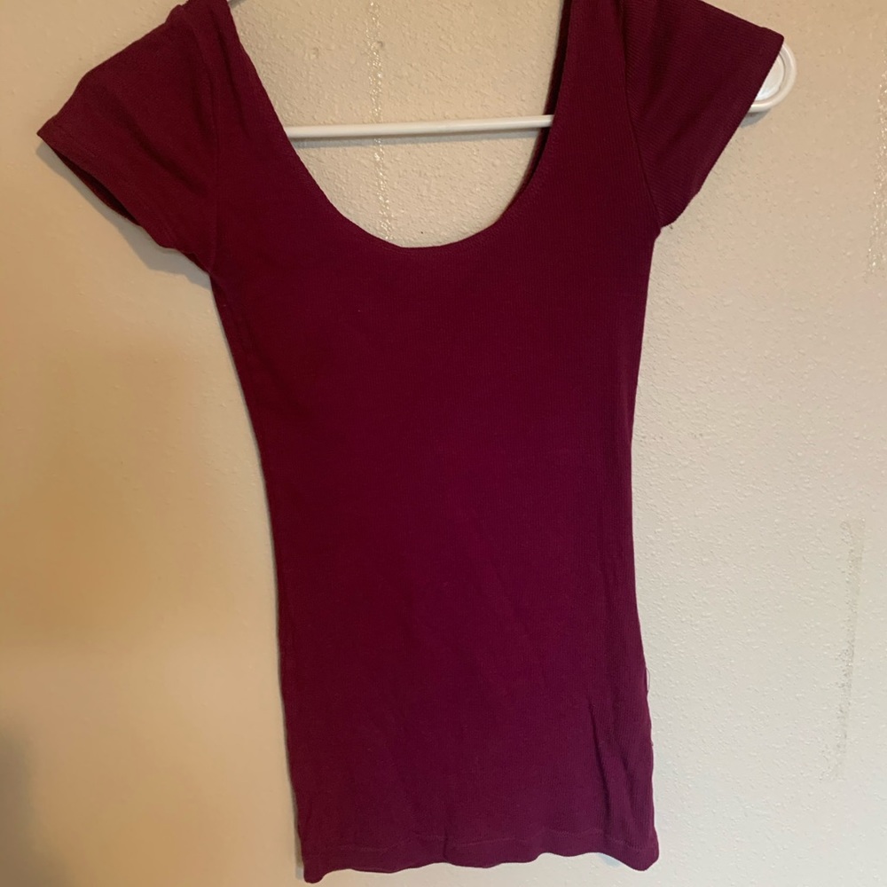 U-shaped neck line, tight t-shirt